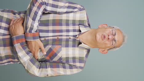 Vertical-video-of-Man-experiencing-stomachache.